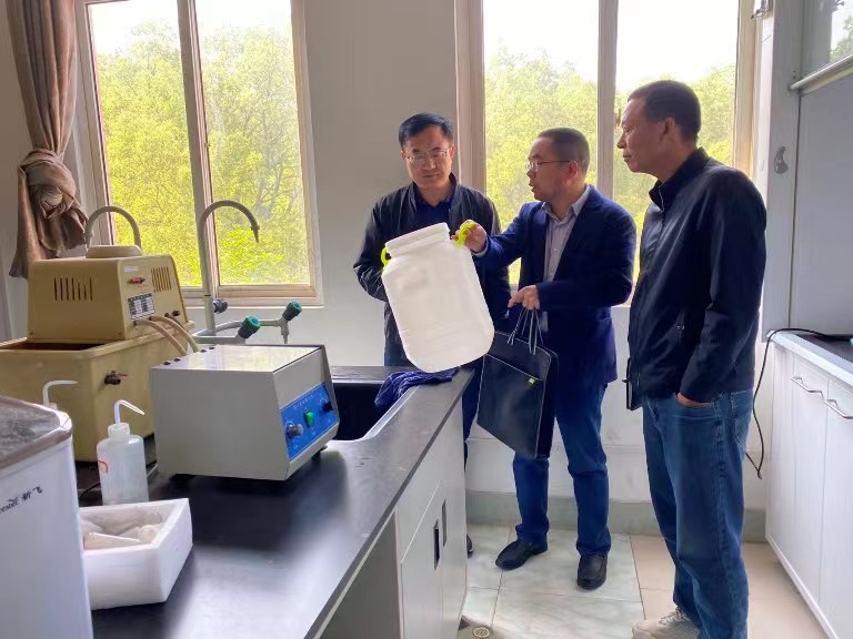 实验中心与保卫处联合开展实验室安全专项检查，筑牢医药教学器材管理防线